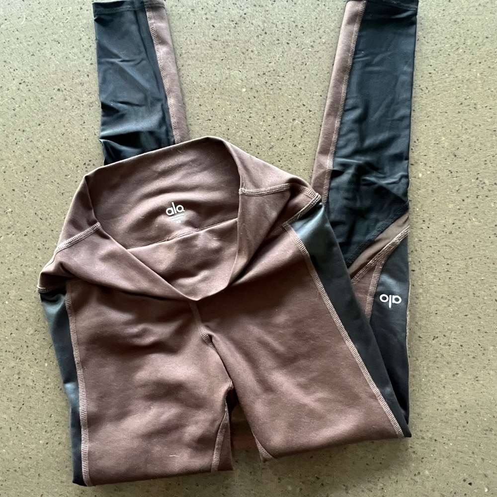 Tri-color ALO yoga leggings